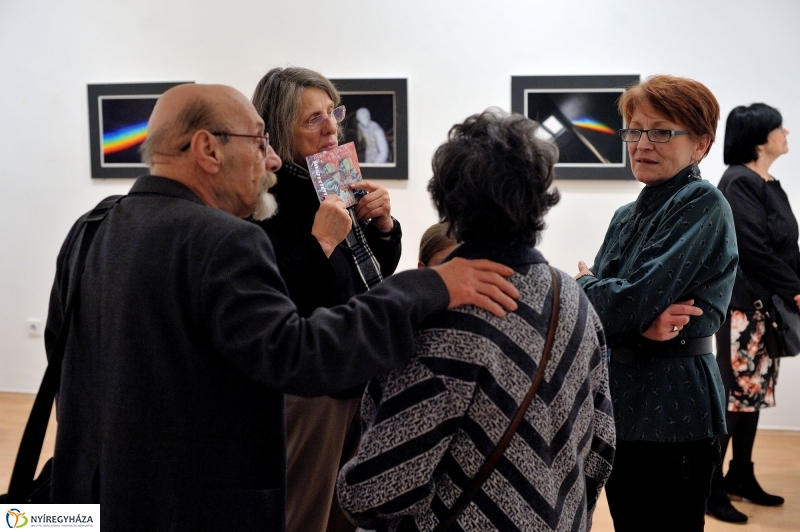 Jelen-levők kiállítás megnyitó