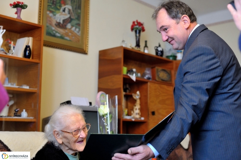 Szépkorú köszöntése - Megyeri Istvánné