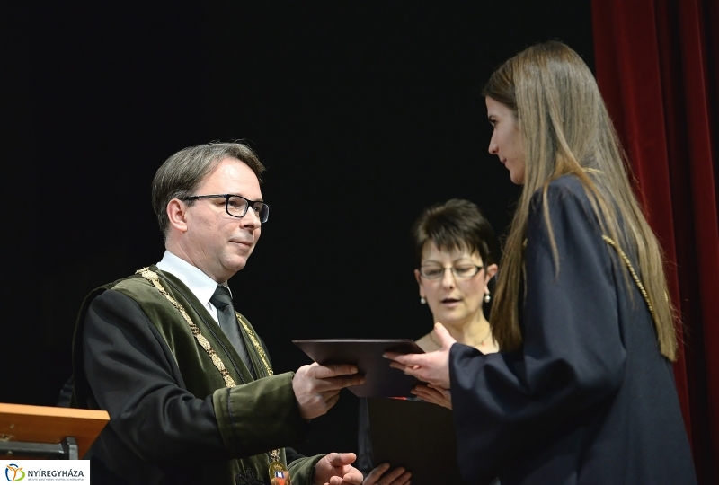 Oklevélátadó ünnepség a Nyíregyházi Egyetemen