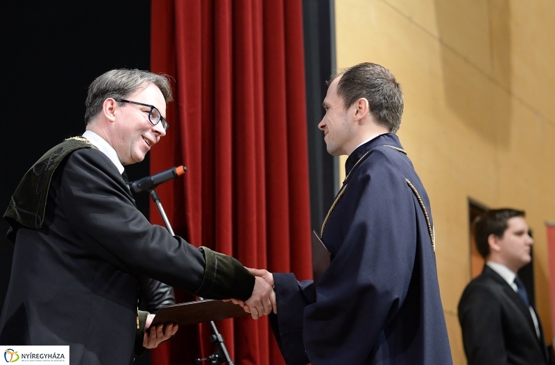 Oklevélátadó ünnepség a Nyíregyházi Egyetemen
