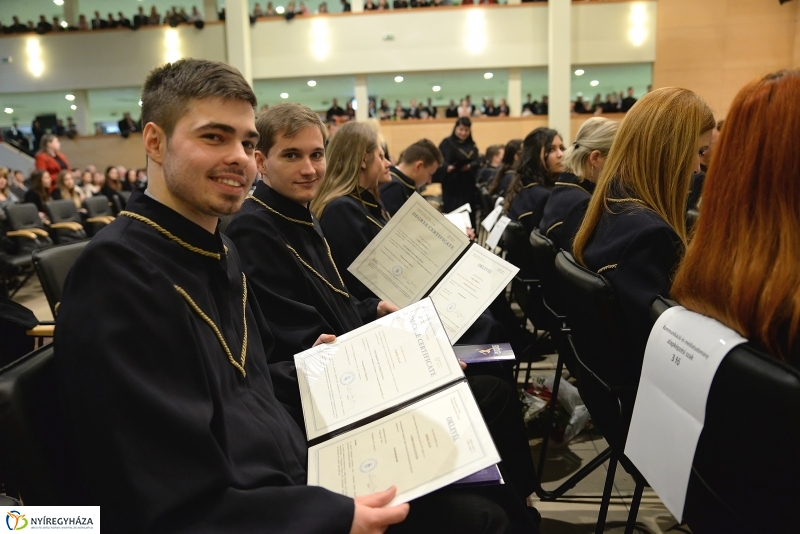 Oklevélátadó ünnepség a Nyíregyházi Egyetemen