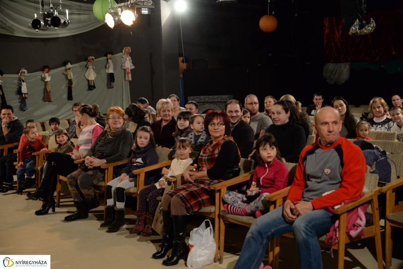 Reszkessetek egerek-a Burattino Bábszínház előadása