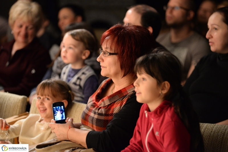 Reszkessetek egerek-a Burattino Bábszínház előadása