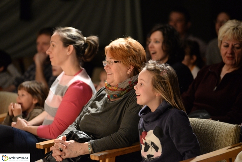 Reszkessetek egerek-a Burattino Bábszínház előadása