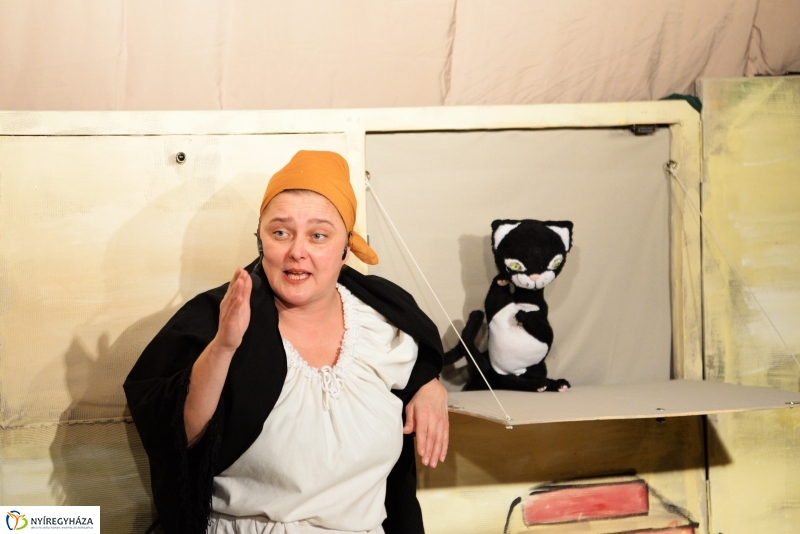 Reszkessetek egerek-a Burattino Bábszínház előadása