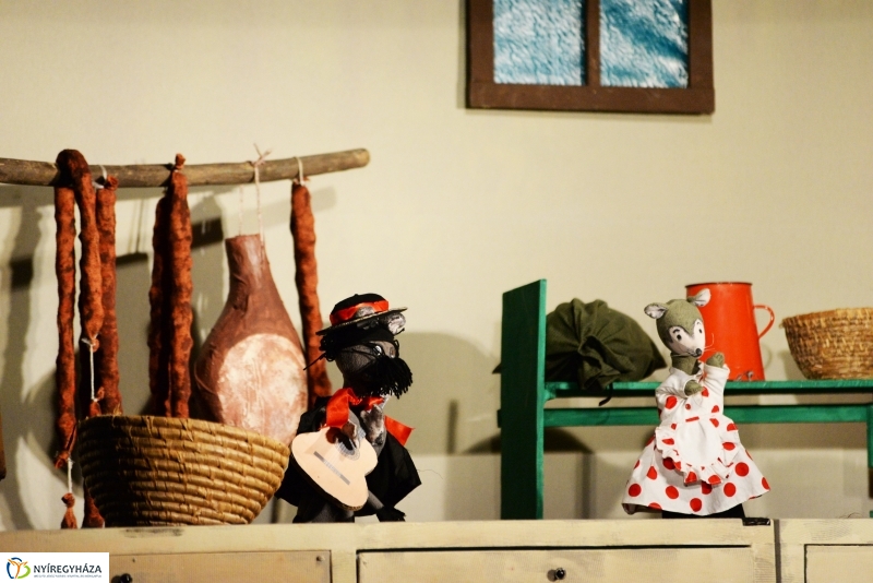 Reszkessetek egerek-a Burattino Bábszínház előadása