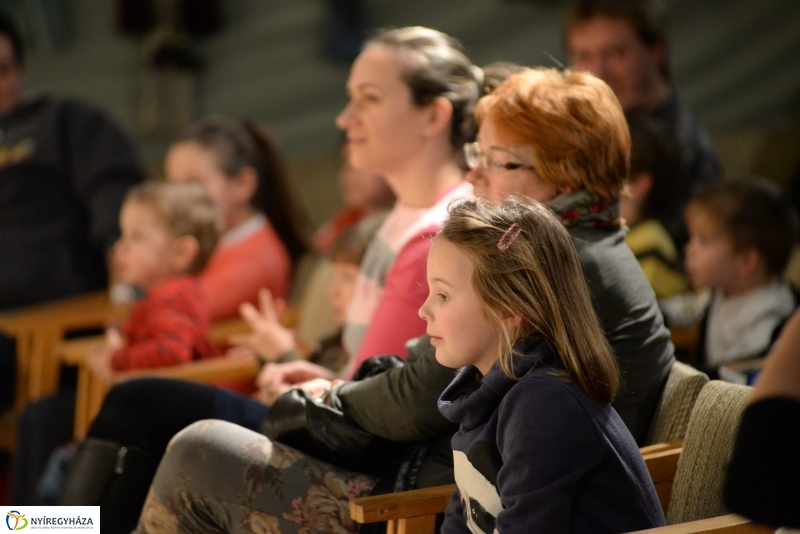 Reszkessetek egerek-a Burattino Bábszínház előadása