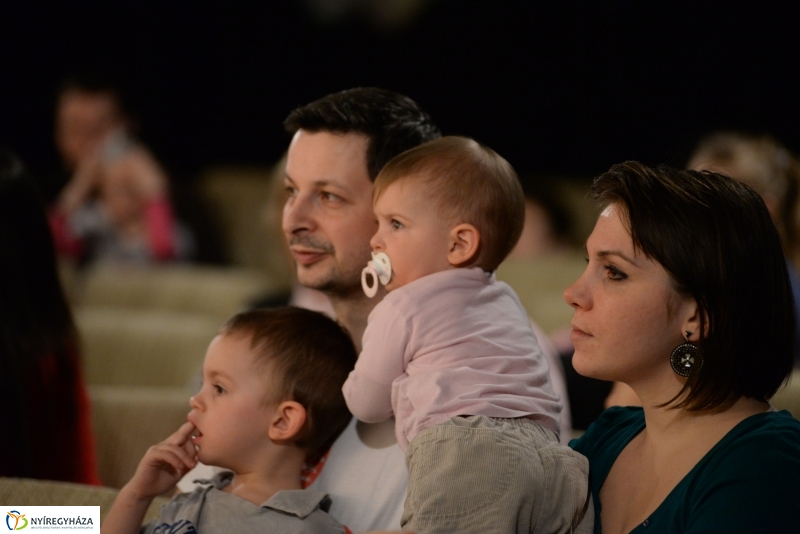 Reszkessetek egerek-a Burattino Bábszínház előadása