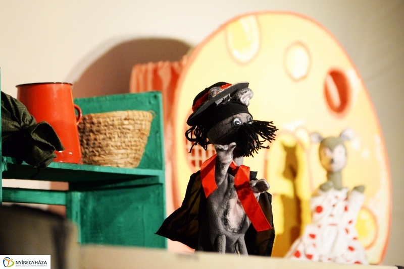 Reszkessetek egerek-a Burattino Bábszínház előadása