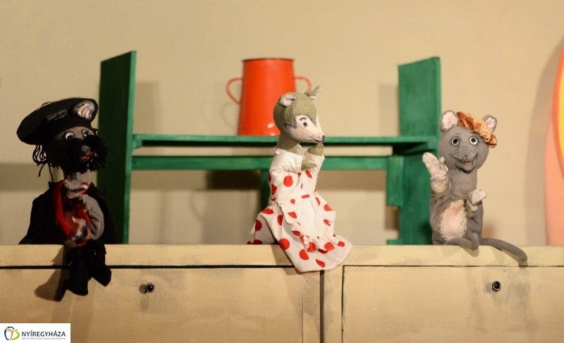 Reszkessetek egerek-a Burattino Bábszínház előadása