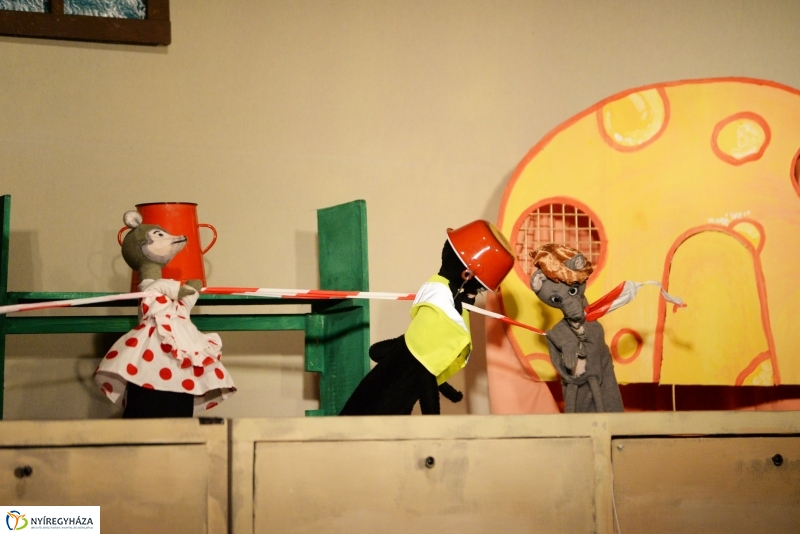 Reszkessetek egerek-a Burattino Bábszínház előadása