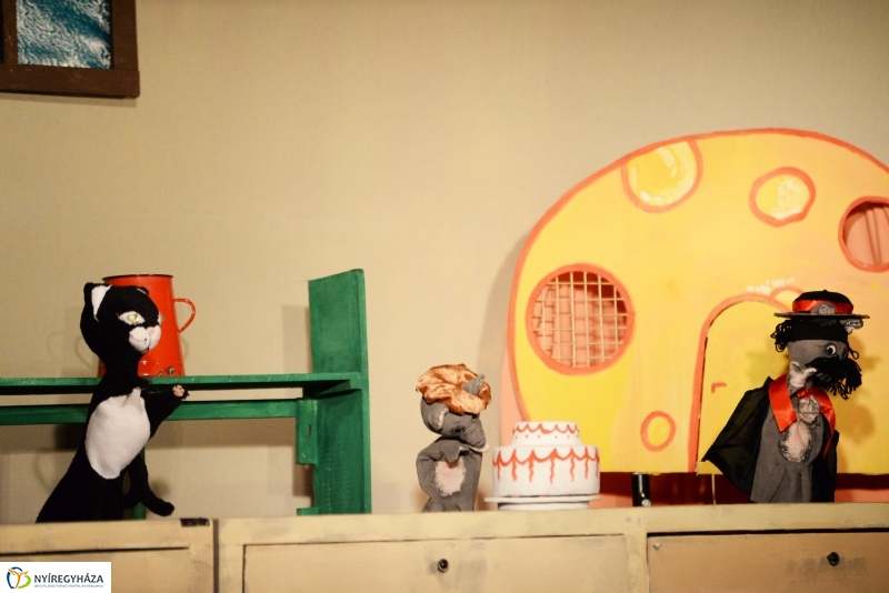 Reszkessetek egerek-a Burattino Bábszínház előadása