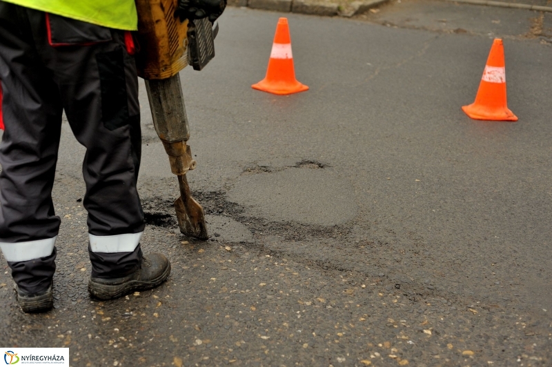 Kátyúzás a Dohány utcán
