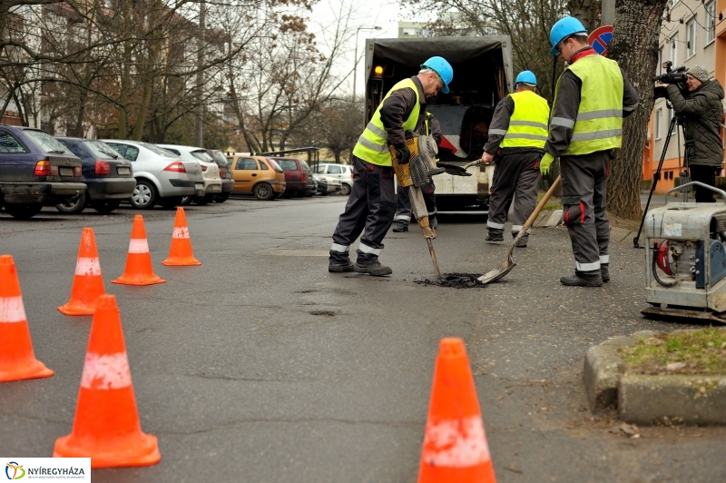 Kátyúzás a Dohány utcán