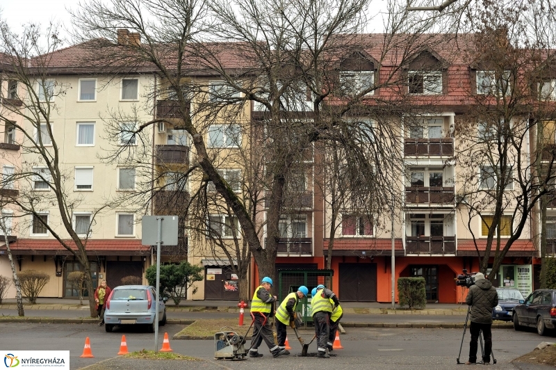 Kátyúzás a Dohány utcán