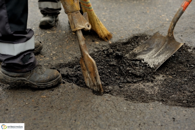 Kátyúzás a Dohány utcán