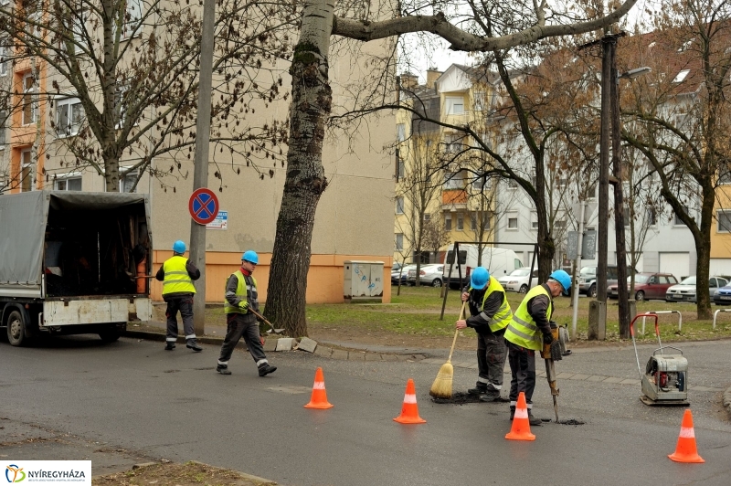 Kátyúzás a Dohány utcán