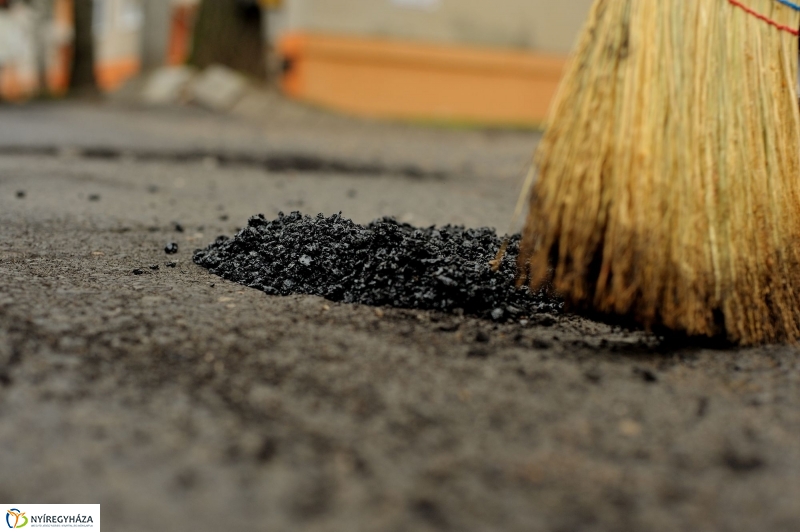 Kátyúzás a Dohány utcán