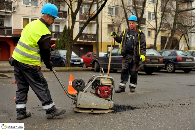 Kátyúzás a Dohány utcán