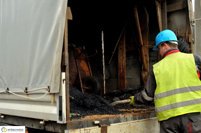 Kátyúzás a Dohány utcán