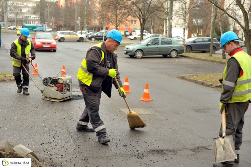 Kátyúzás a Dohány utcán