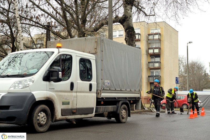 Kátyúzás a Dohány utcán