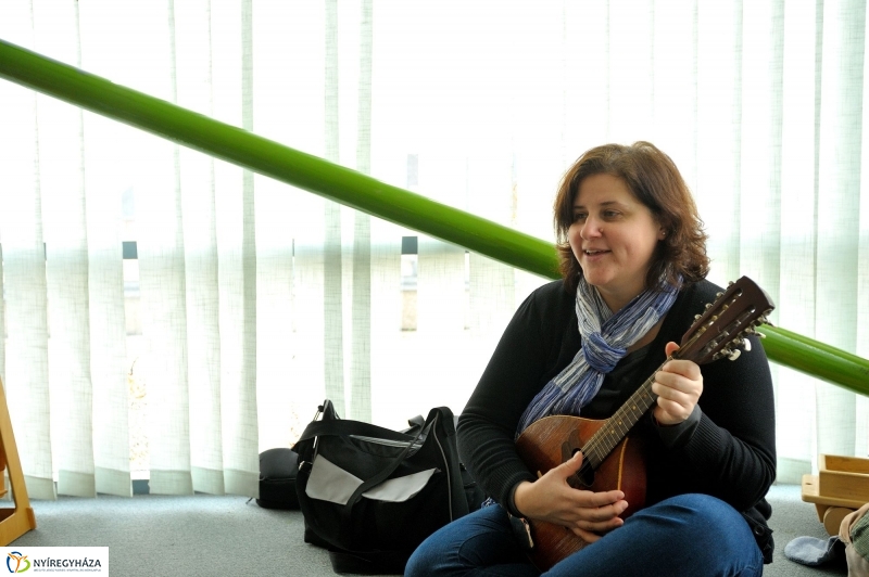 Zenebölcsi a Móricz Zsigmond Könyvtárban