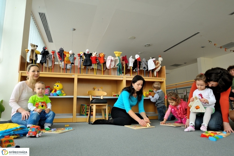 Zenebölcsi a Móricz Zsigmond Könyvtárban