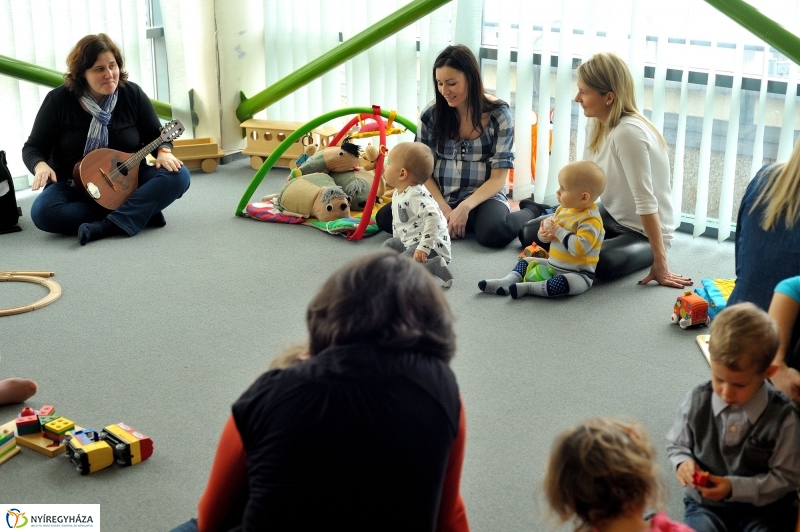 Zenebölcsi a Móricz Zsigmond Könyvtárban