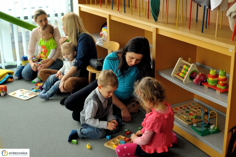 Zenebölcsi a Móricz Zsigmond Könyvtárban