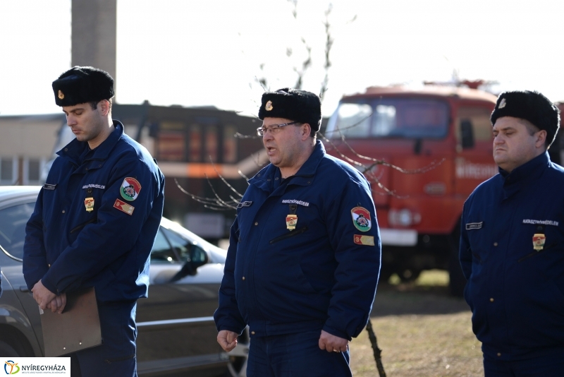 Védőfelszerelések átadása az önkéntes katasztrófavédőknek