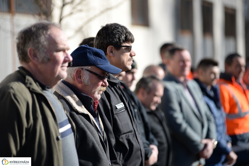 Védőfelszerelések átadása az önkéntes katasztrófavédőknek