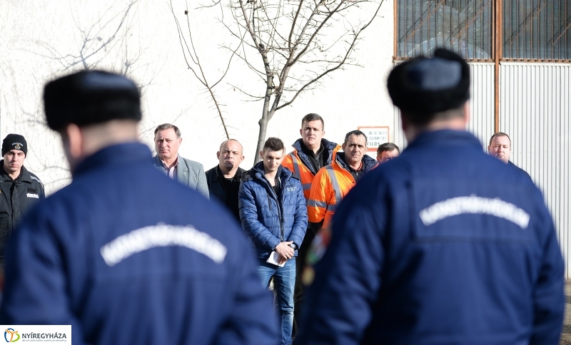 Védőfelszerelések átadása az önkéntes katasztrófavédőknek