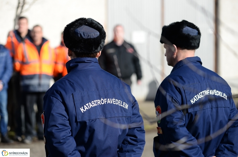 Védőfelszerelések átadása az önkéntes katasztrófavédőknek