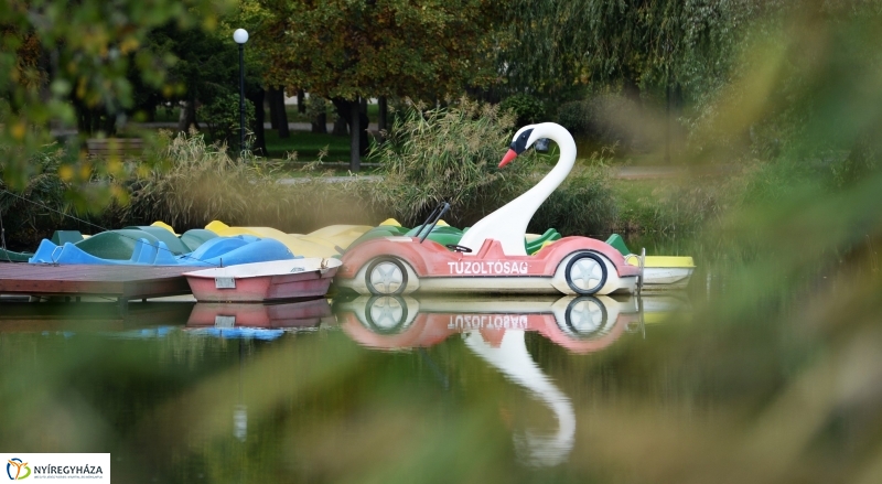 Sóstó az őszi napsütésben