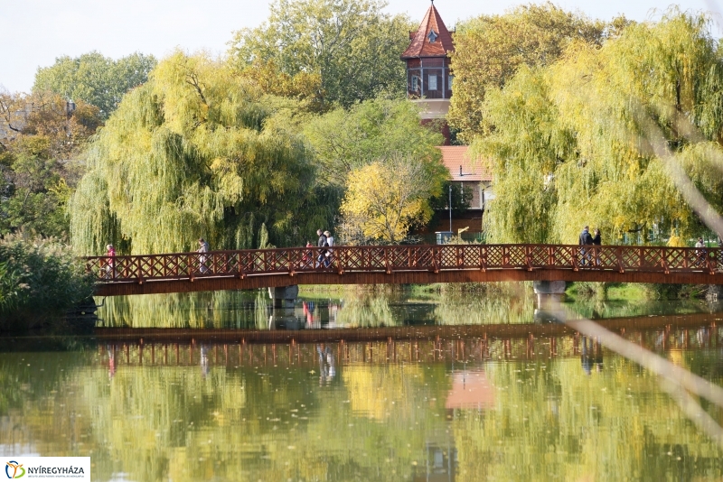 Sóstó az őszi napsütésben