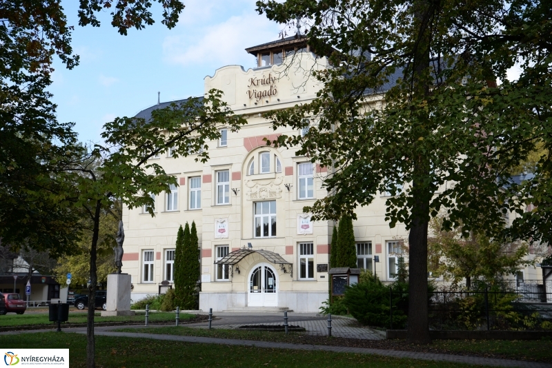 Sóstó az őszi napsütésben