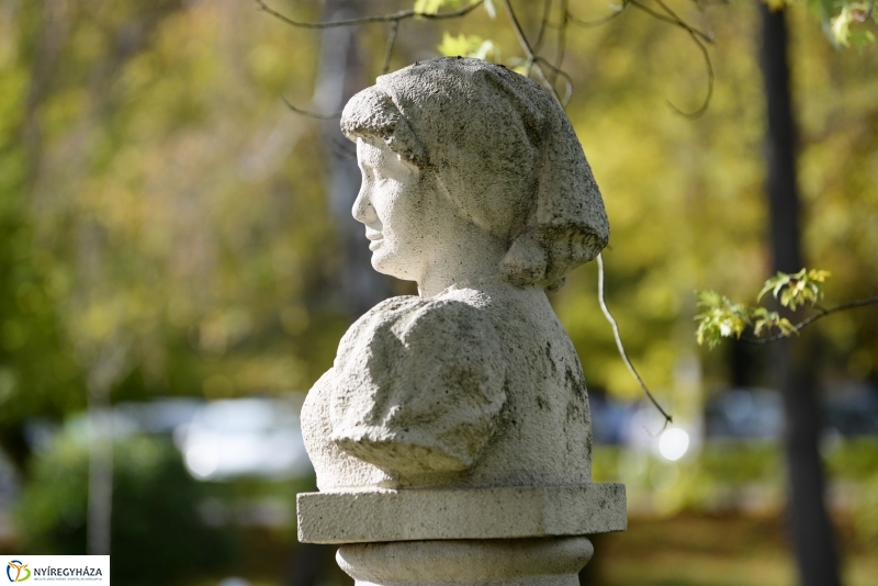 Sóstó az őszi napsütésben