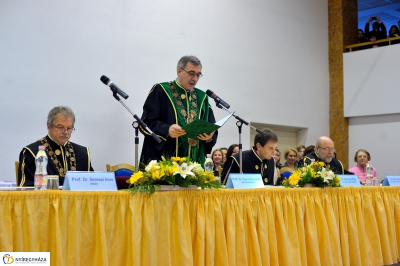 Diplomaosztó ünnepség az Egészségügyi Karon