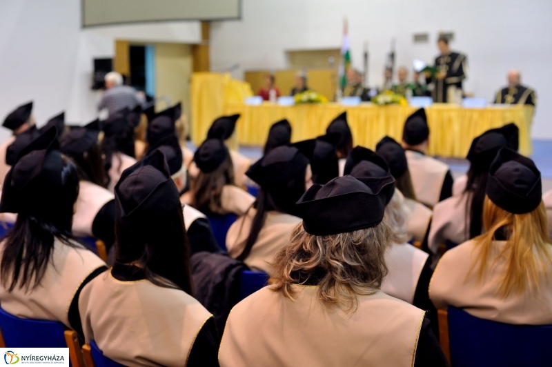 Diplomaosztó ünnepség az Egészségügyi Karon