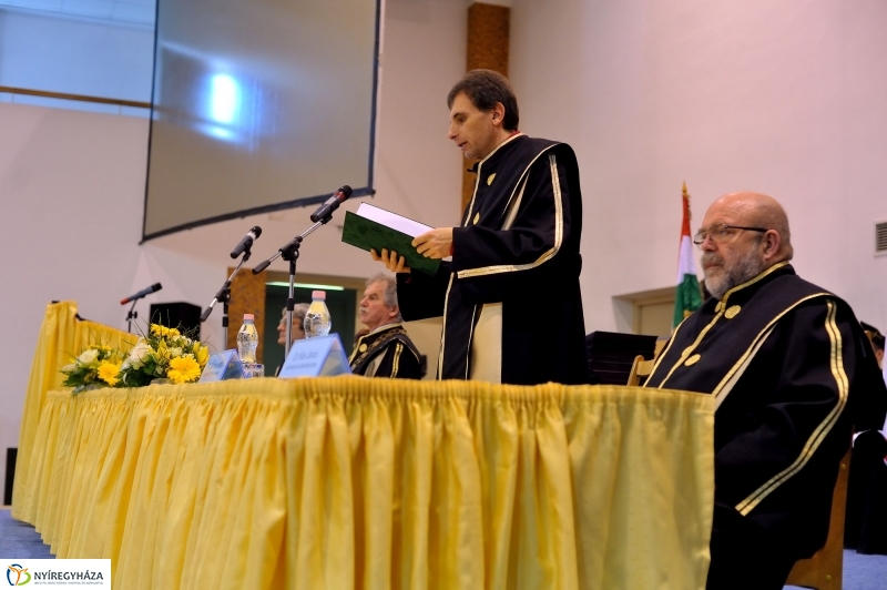 Diplomaosztó ünnepség az Egészségügyi Karon