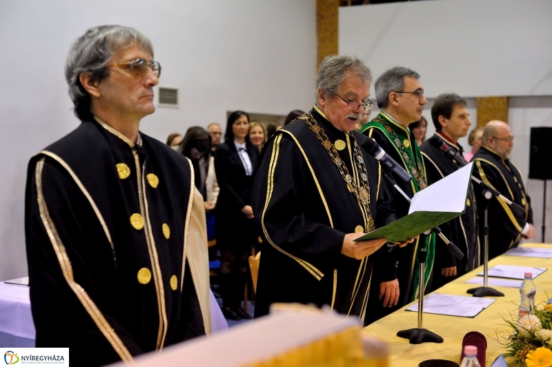 Diplomaosztó ünnepség az Egészségügyi Karon