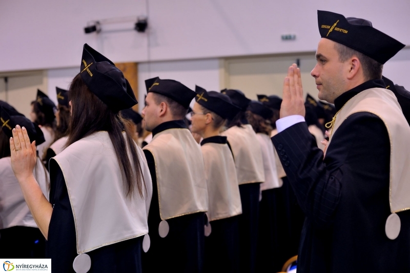 Diplomaosztó ünnepség az Egészségügyi Karon