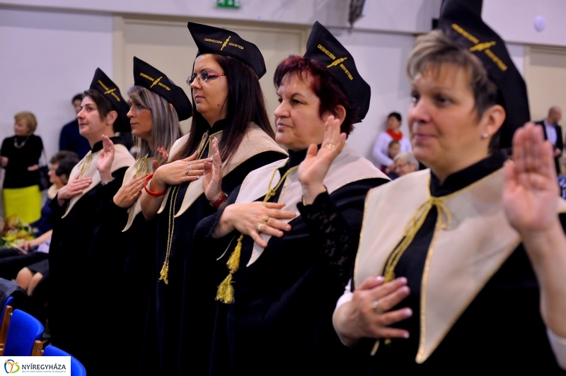 Diplomaosztó ünnepség az Egészségügyi Karon