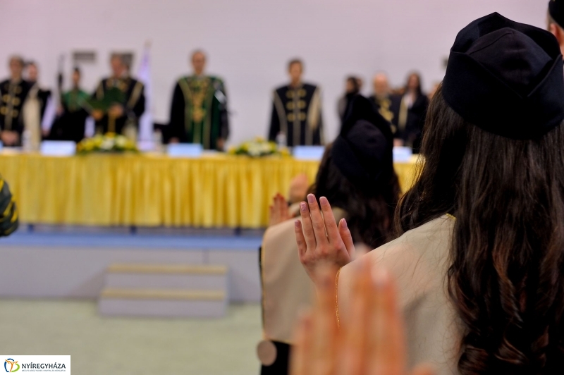 Diplomaosztó ünnepség az Egészségügyi Karon