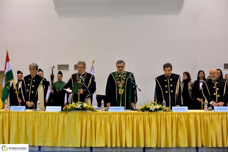 Diplomaosztó ünnepség az Egészségügyi Karon