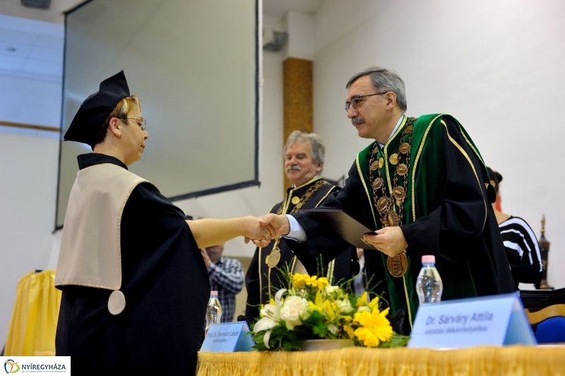 Diplomaosztó ünnepség az Egészségügyi Karon