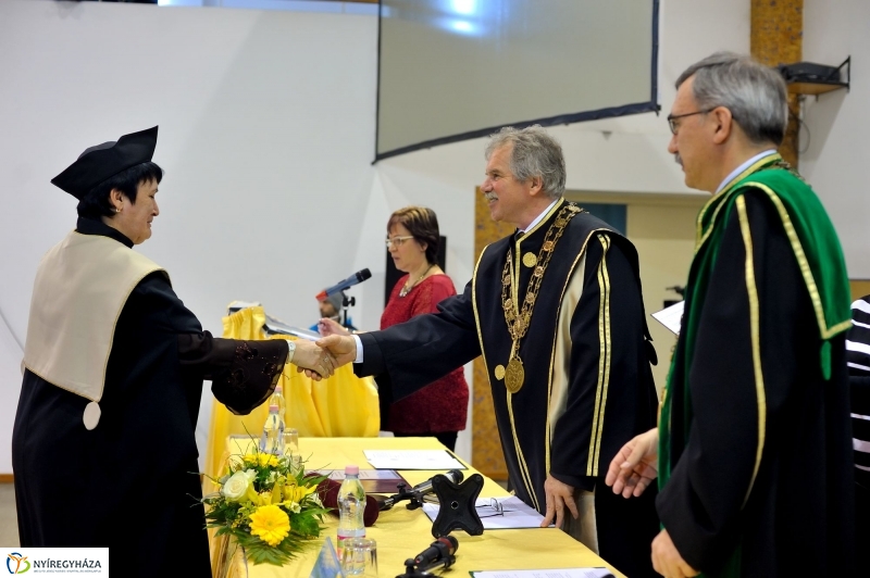 Diplomaosztó ünnepség az Egészségügyi Karon