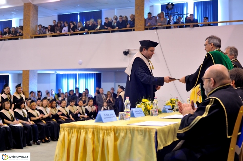 Diplomaosztó ünnepség az Egészségügyi Karon