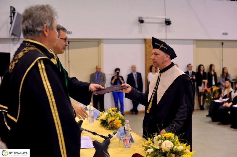Diplomaosztó ünnepség az Egészségügyi Karon